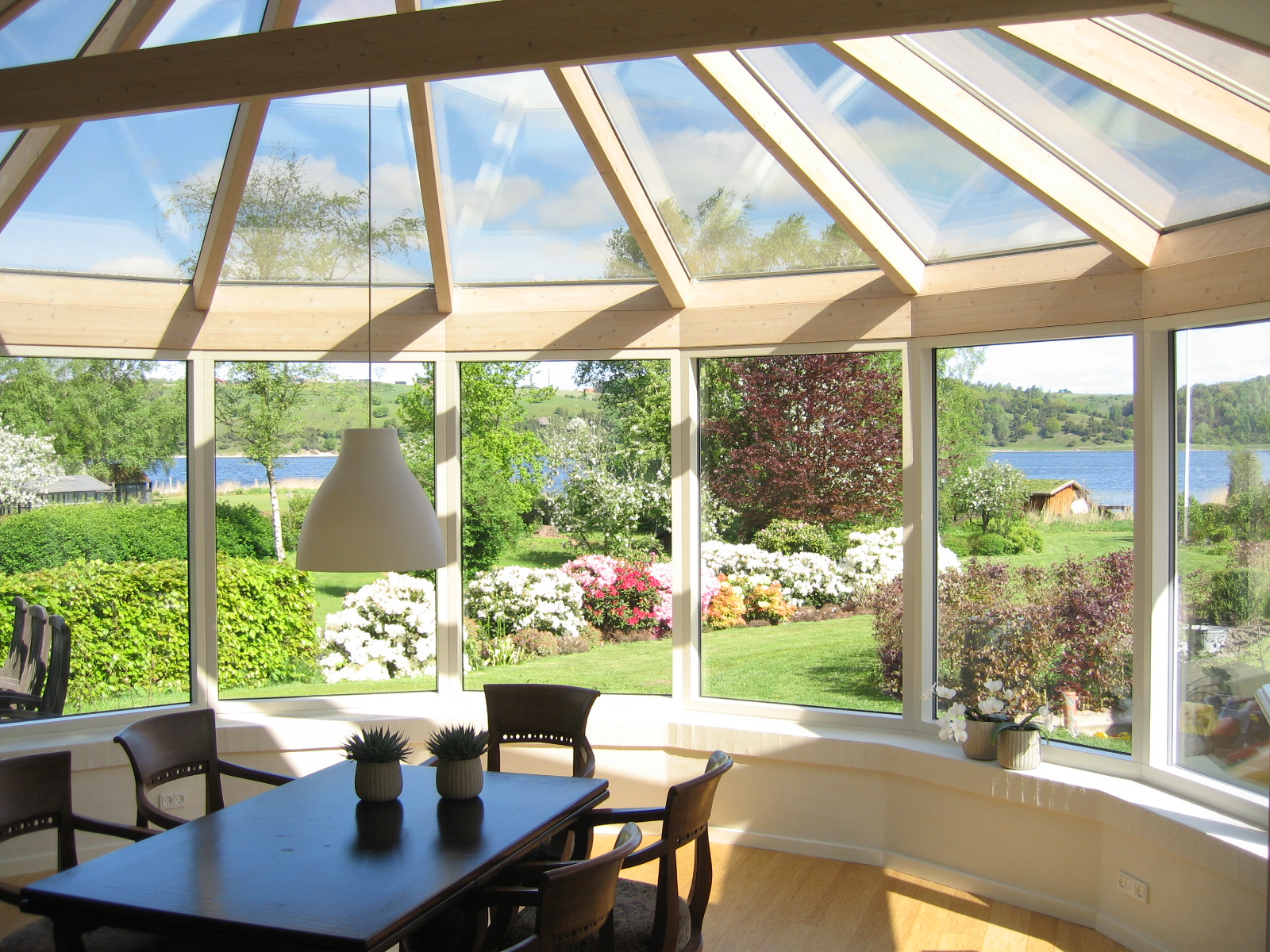 Vinterhave med dagslys indefra